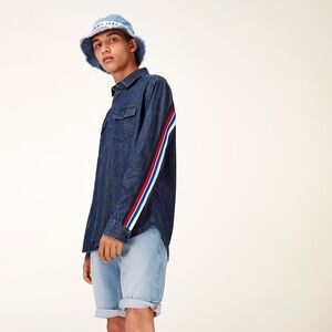 Tommy Jeans/Tommy Hilfiger Men’s button down with pinstripe